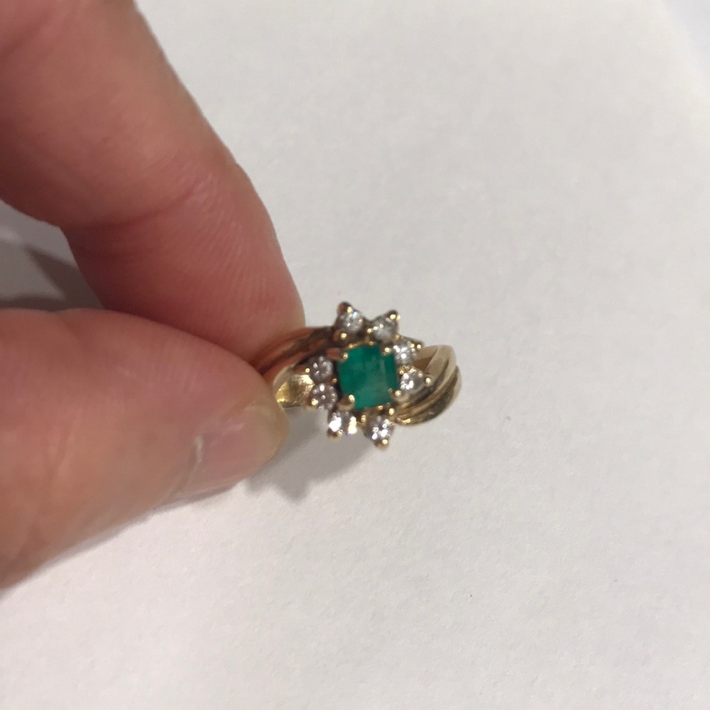 Emerald diamond ring